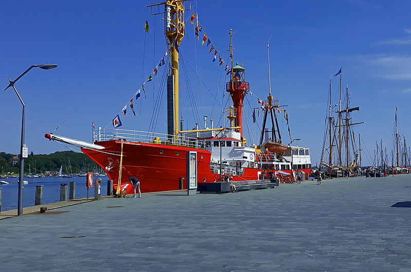 Das alte Feuerschiff Elbe 1 zu Besuch im Hafen